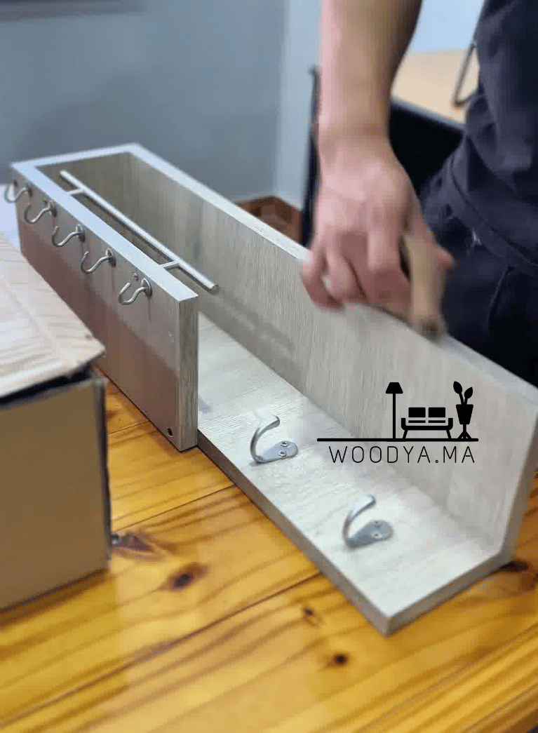 ✨ رفّ وعلاقة على الطراز الإسكندنافي – التنظيم والأناقة في مكان واحد