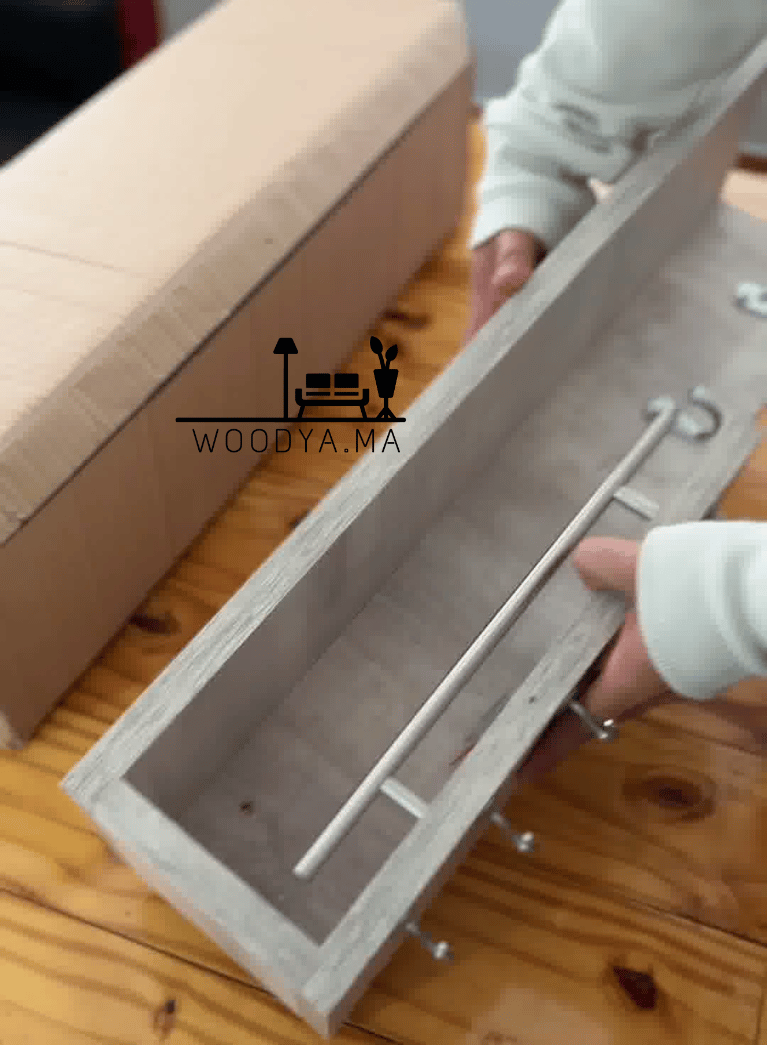 ✨ رفّ وعلاقة على الطراز الإسكندنافي – التنظيم والأناقة في مكان واحد